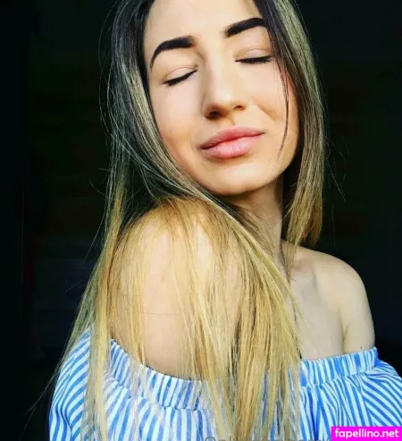 Emilyon OnlyFans Thumbnail #HwcnAjNlJc