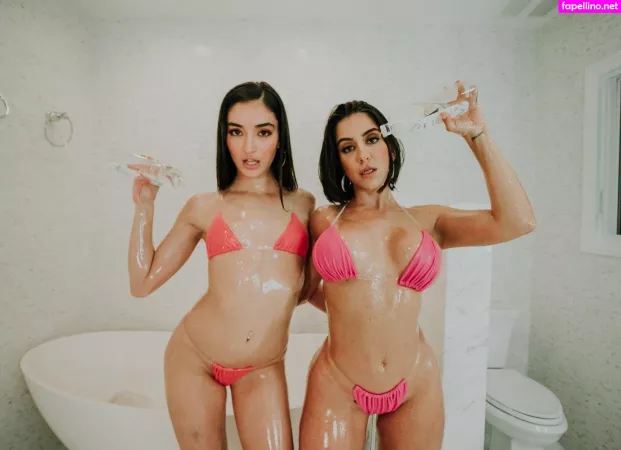 Emilywillisxxx OnlyFans Thumbnail #1BKO6sl4vq