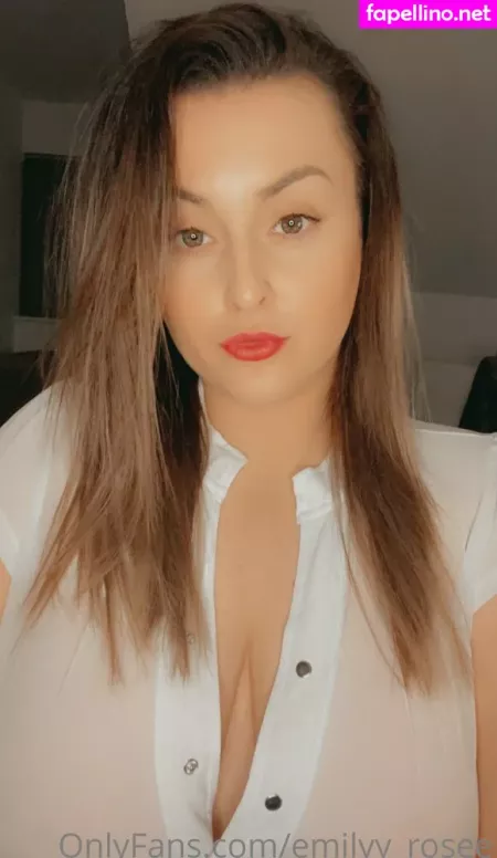 Emilyy Rosee OnlyFans Thumbnail #d4rpBaQnqZ