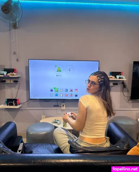 Emilyy Vip Main Profile Photo