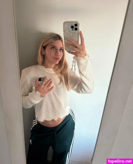 Emilyycarp OnlyFans Thumbnail #2UMzXpImBq