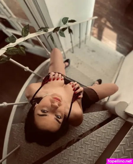 Emilyyypink OnlyFans Thumbnail #avqvnOyNUk