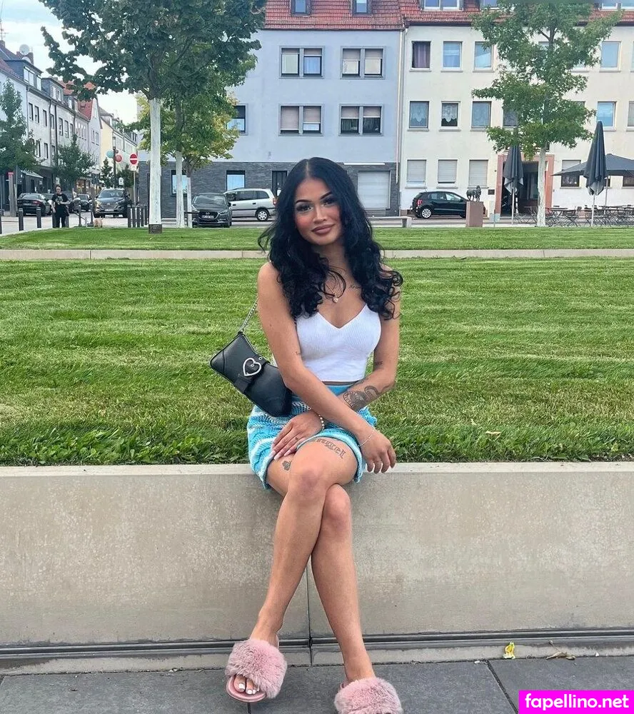 eminedere.2 Nude Leaked OnlyFans Photo #X2DxJRBB00