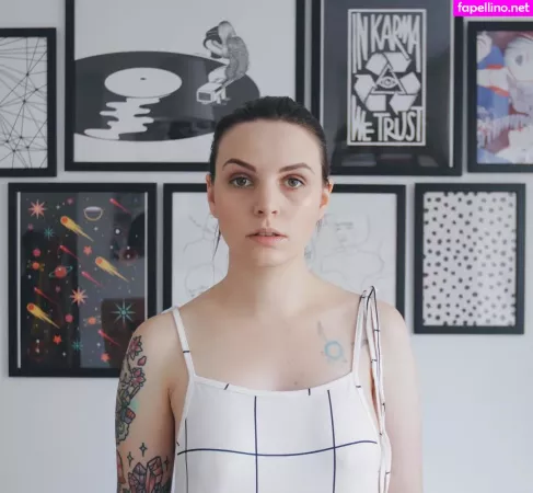 Emma Blackery OnlyFans Thumbnail #9luH7K55hw