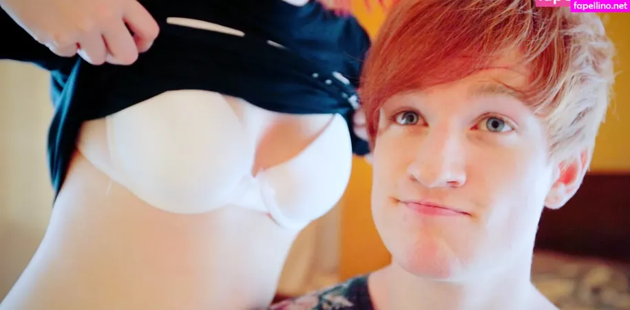 Emma Blackery OnlyFans Thumbnail #QXowA3s8Bn