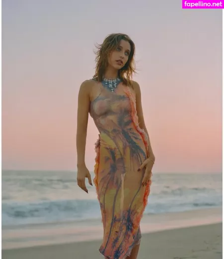 Emma Chamberlain OnlyFans Thumbnail #1o0rrEn6gD