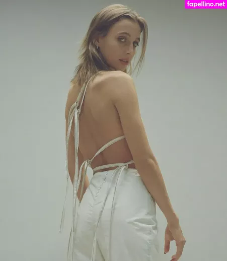 Emma Chamberlain OnlyFans Thumbnail #1tIuNtUkYW