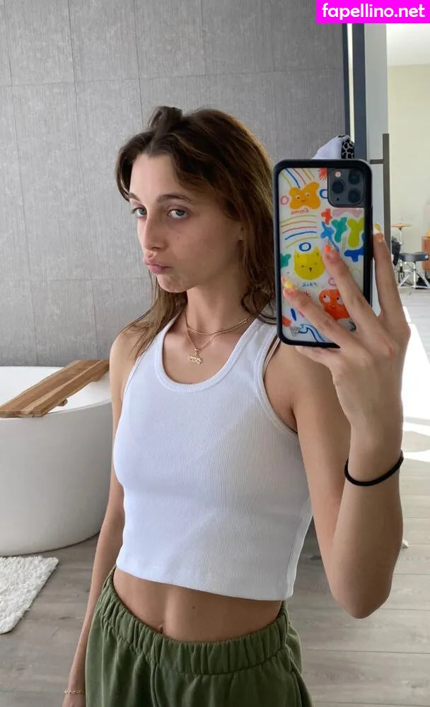 Emma Chamberlain, emmachamberlain Nude Leaked OnlyFans Photo #2Qx06lbBez