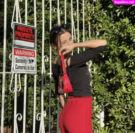 Emma Chamberlain OnlyFans Thumbnail #B7AJy1umv5