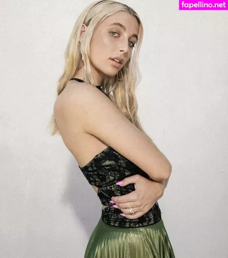 Emma Chamberlain OnlyFans Thumbnail #CyDHuafpTj
