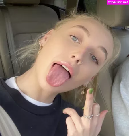 Emma Chamberlain OnlyFans Thumbnail #DVWHITVLVB