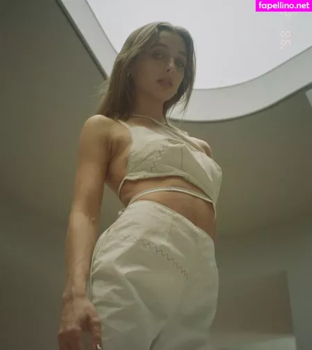 Emma Chamberlain OnlyFans Thumbnail #V7bMZ639MJ