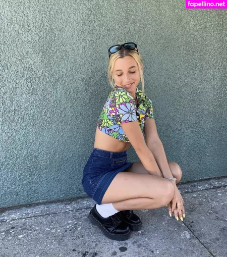 Emma Chamberlain OnlyFans Thumbnail #VC1TSrEjAg