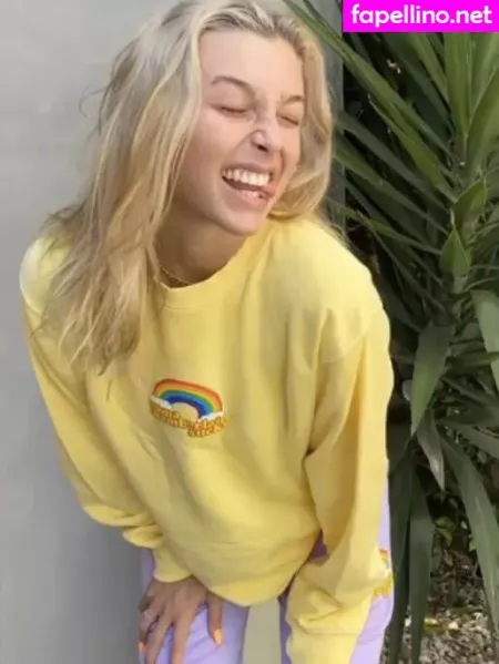 Emma Chamberlain OnlyFans Thumbnail #eAJUcMli1x