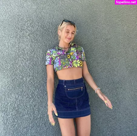 Emma Chamberlain OnlyFans Thumbnail #hE0t7wuoYl