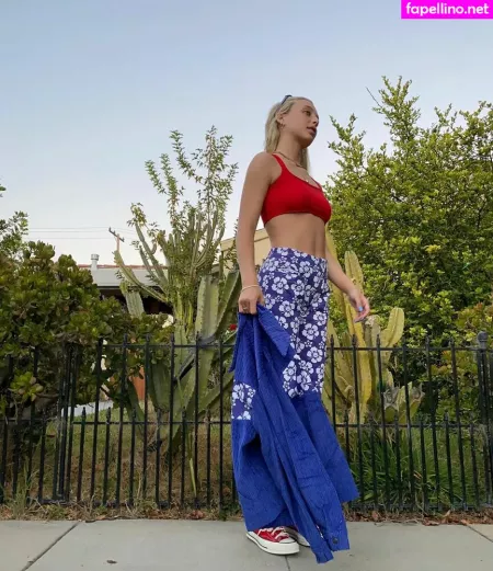 Emma Chamberlain OnlyFans Thumbnail #l2vh0wjW28