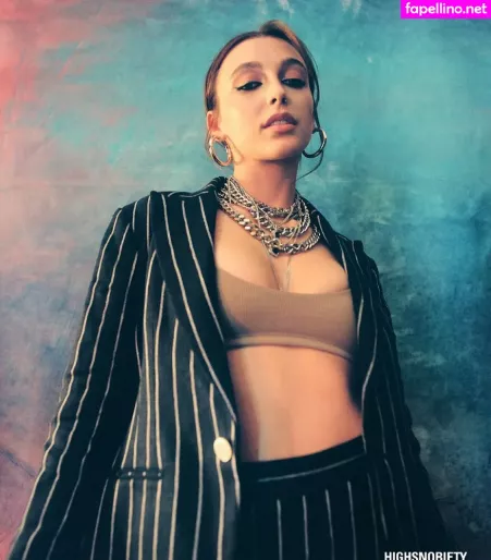 Emma Chamberlain OnlyFans Thumbnail #mKhg5xgNy1