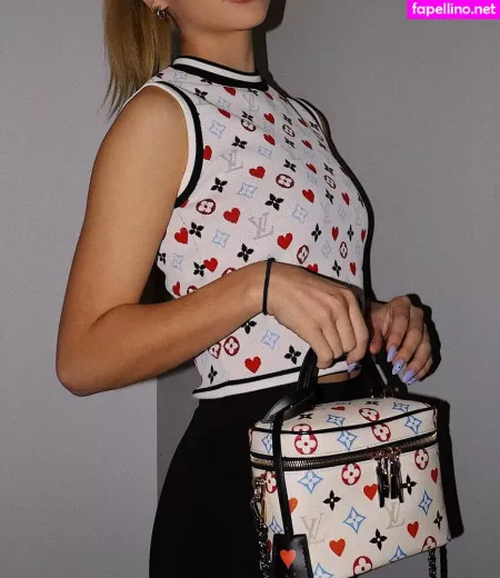 Emma Chamberlain OnlyFans Thumbnail #plrbtbY0Lb