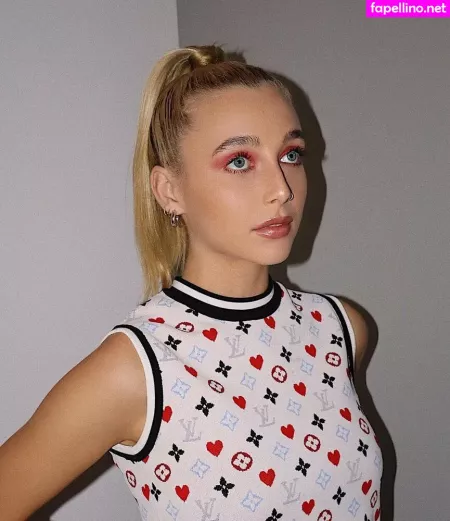 Emma Chamberlain OnlyFans Thumbnail #yyt80Lx6SU