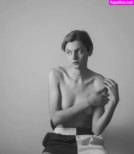 Emma Corrin OnlyFans Thumbnail #01s8yecMX2