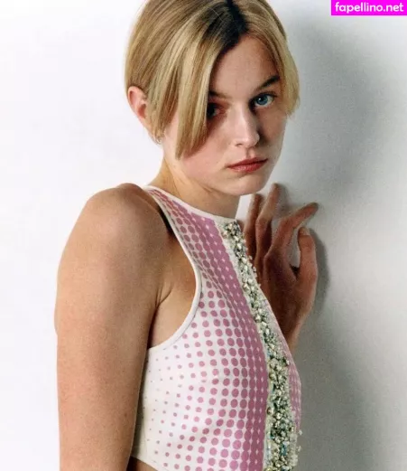 Emma Corrin OnlyFans Thumbnail #34LBWjAJ23