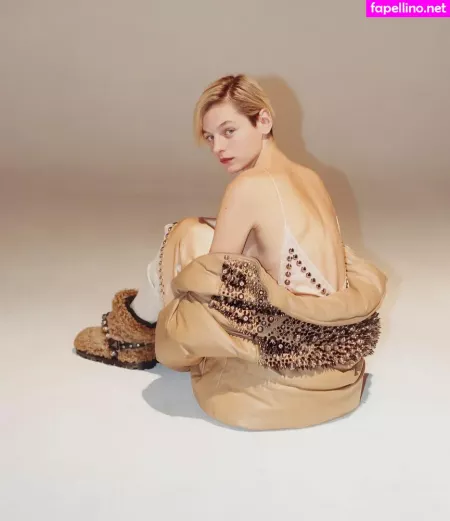 Emma Corrin OnlyFans Thumbnail #DWVHDVmksP