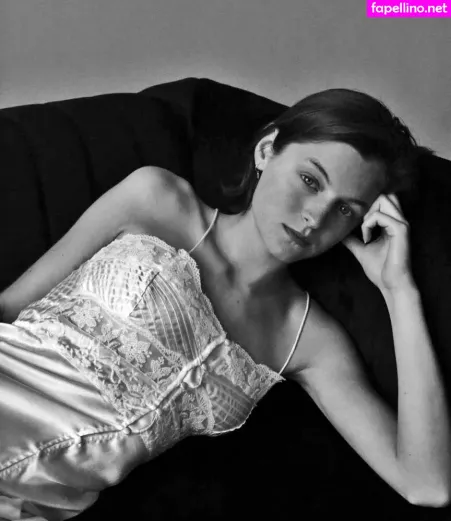 Emma Corrin OnlyFans Thumbnail #JXLnRJz5sz