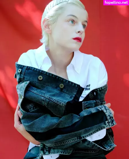 Emma Corrin OnlyFans Thumbnail #JdjZylrulh