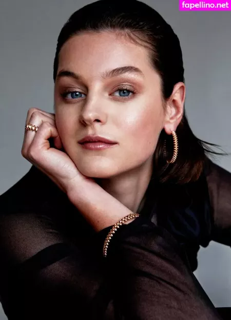 Emma Corrin OnlyFans Thumbnail #KdOeZpbqiJ