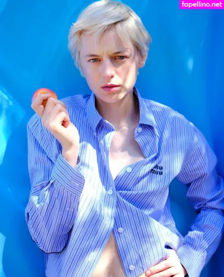 Emma Corrin OnlyFans Thumbnail #igko8l0zYo