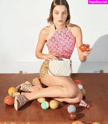 Emma Corrin OnlyFans Thumbnail #kk1On15zYX