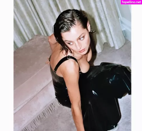 Emma Corrin OnlyFans Thumbnail #ovr4FcIjRn