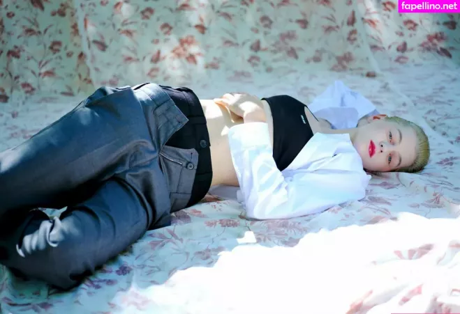 Emma Corrin OnlyFans Thumbnail #yZ80sMU6Gf