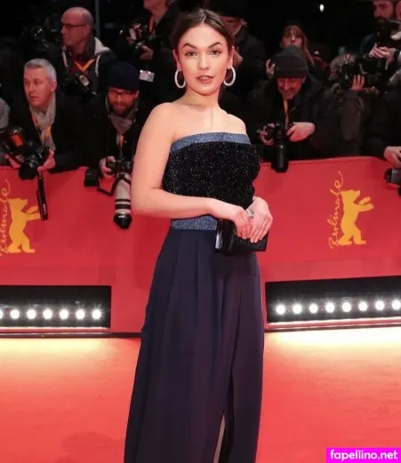 Emma Drogunova OnlyFans Thumbnail #vOfPc8tZ5n