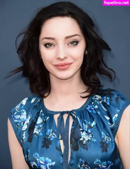 Emma Dumont OnlyFans Thumbnail #0wDSt6tPNR