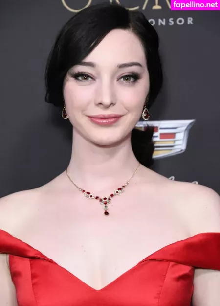 Emma Dumont OnlyFans Thumbnail #8MkcBjtPib