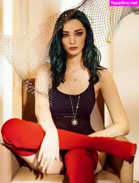Emma Dumont OnlyFans Thumbnail #CPWGVLYRKA