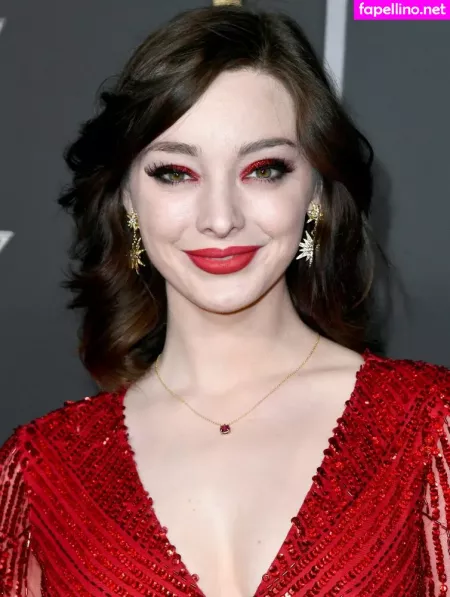 Emma Dumont OnlyFans Thumbnail #EYVYAo31XN