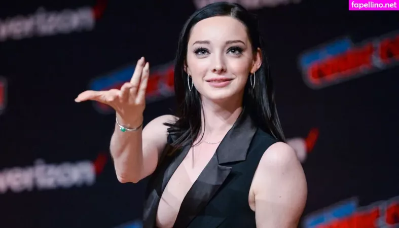 Emma Dumont OnlyFans Thumbnail #Ga2G4ur4gC