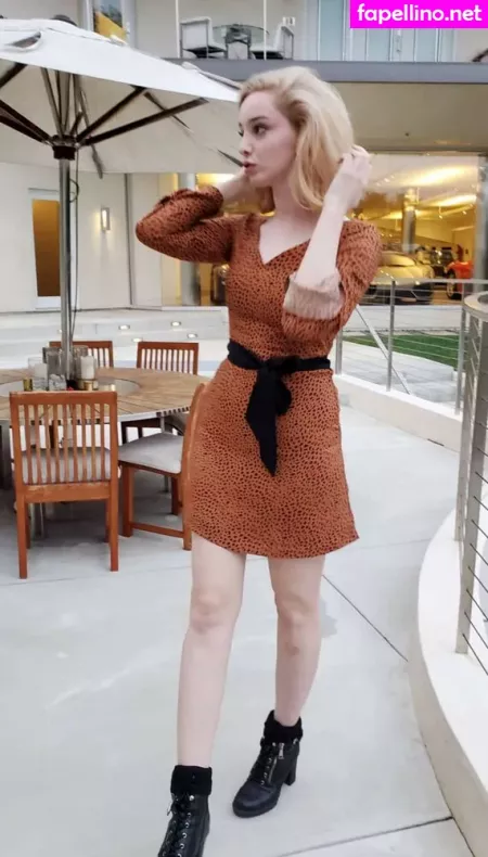 Emma Dumont OnlyFans Thumbnail #fHxo7D8Xr5