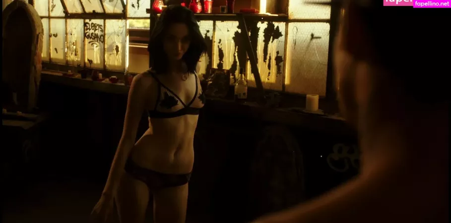 Emma Dumont OnlyFans Thumbnail #frYSkGXGYO