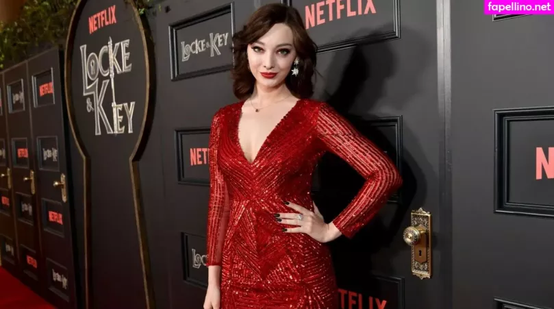 Emma Dumont OnlyFans Thumbnail #zCoSSkg8Vh