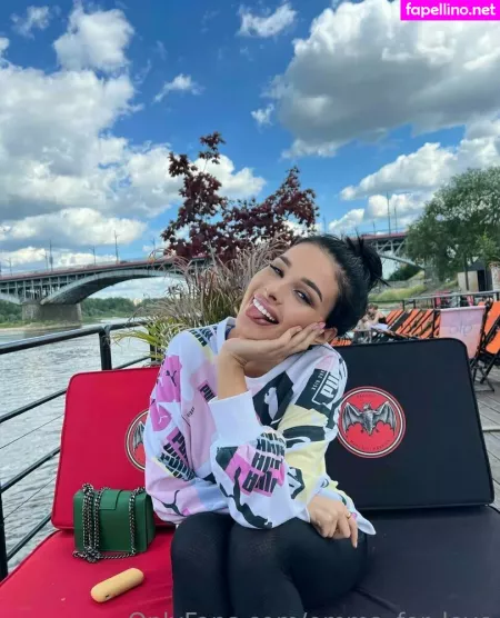 Emma For Love OnlyFans Thumbnail #tYR09GdkWi