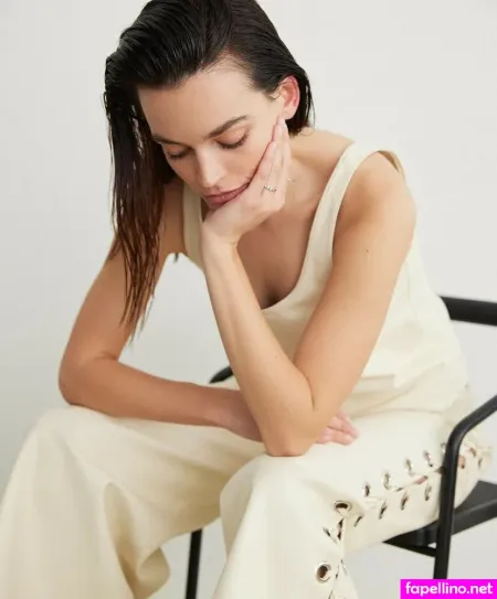 Emma Mackey OnlyFans Thumbnail #ifGxCm2iLW