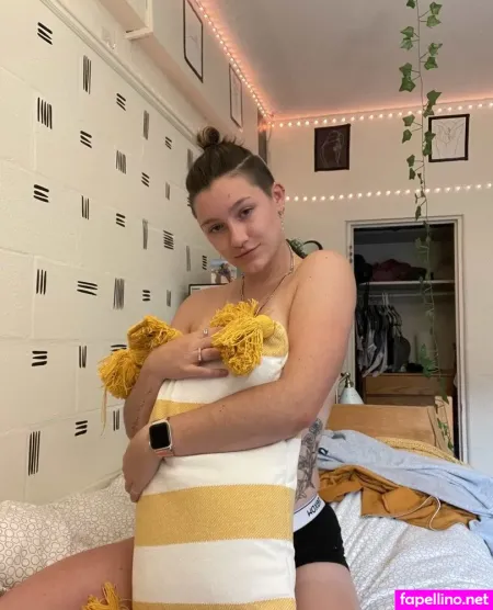 Emma Mae OnlyFans Thumbnail #N2SjWAhrAh