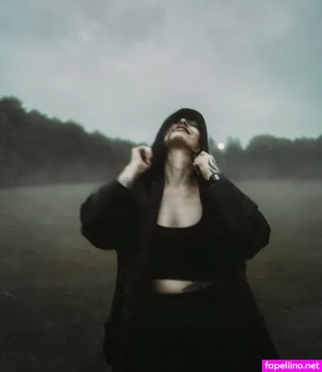 Emma Ruth Rundle OnlyFans Thumbnail #3Lz7omfvOY