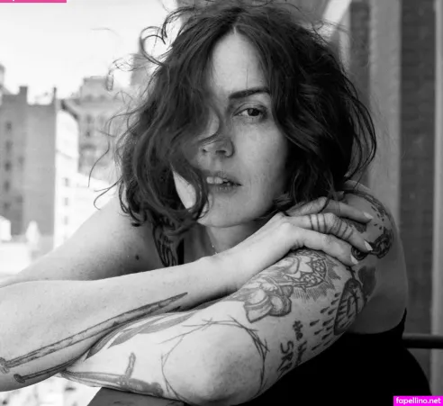 Emma Ruth Rundle OnlyFans Thumbnail #6OWCycGCH2