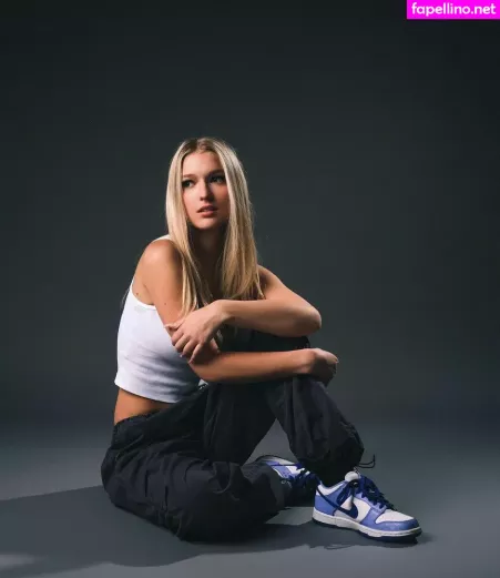 Emma Welyki OnlyFans Thumbnail #JhbgnM6wZM