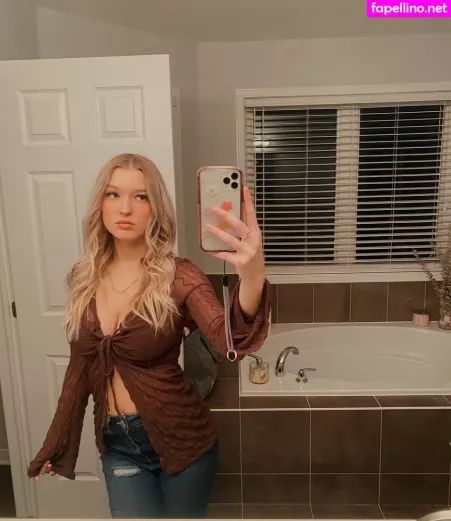 Emma Welyki OnlyFans Thumbnail #eZJHY8b5BK