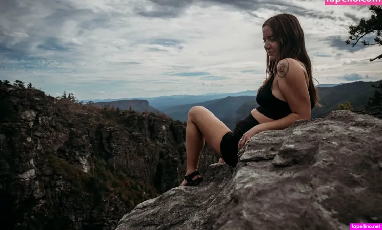 Emma Xxxhibition OnlyFans Thumbnail #WvODfBSdf7